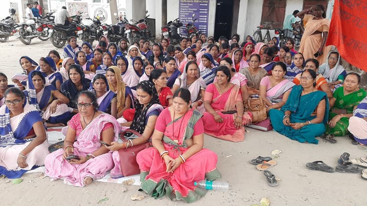 Samastipur News:मांगों को लेकर आशा कार्यकर्ताओं ने दिया धरना