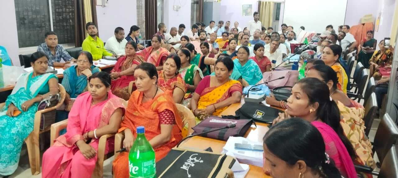 एसडीएम ने की पुनरीक्षण कार्य की समीक्षा