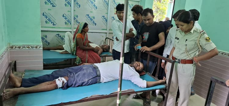 जदिया-छातापुर मार्ग पर दो बाइकों में टक्कर, दो गंभीर रूप से घायल