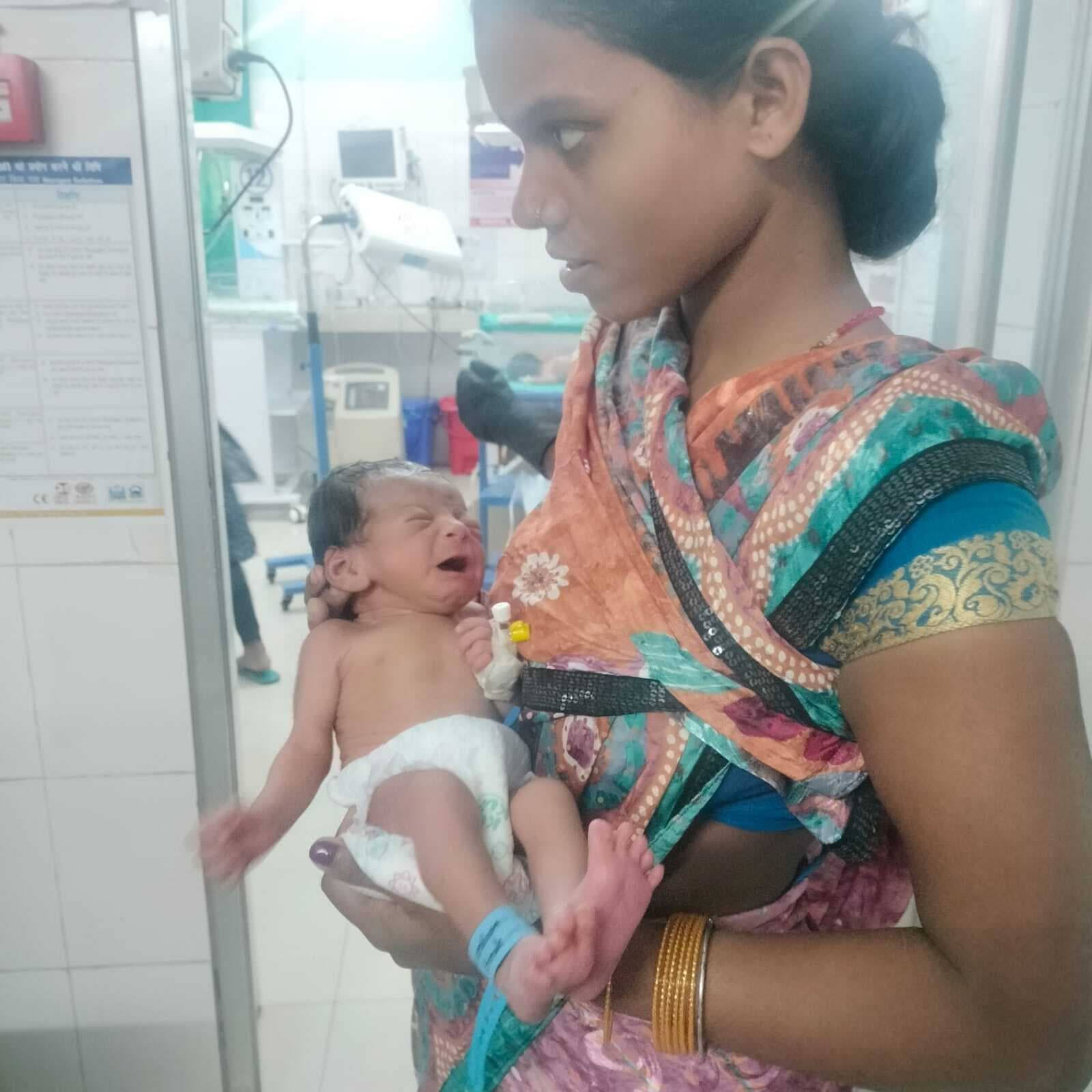 कटोरिया से नवजात शिशु का हुआ रेस्क्यू