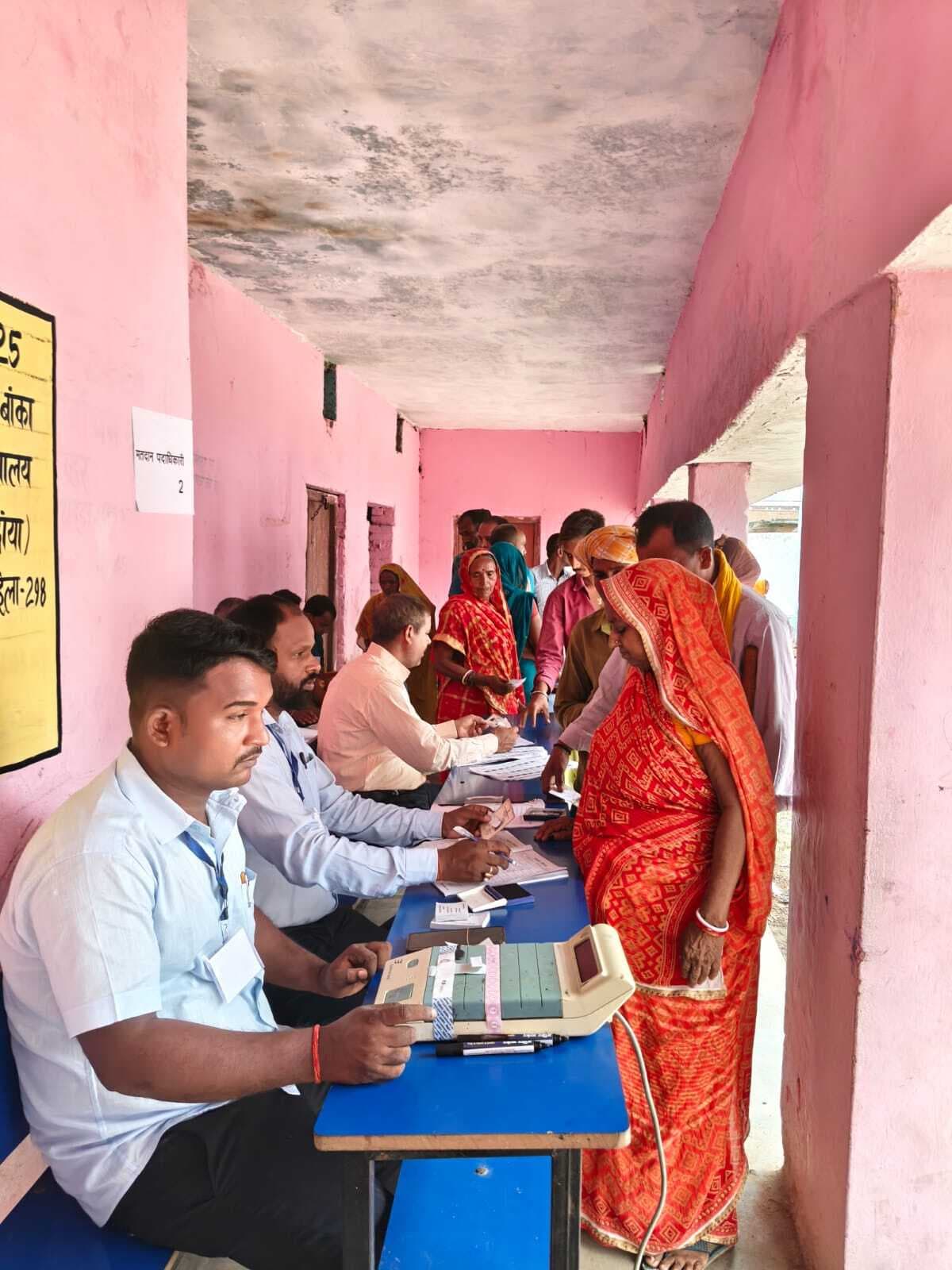 उपचुनाव में 50.28 प्रतिशत पड़े वोट, पुरुषों पर महिलाएं रही भारी