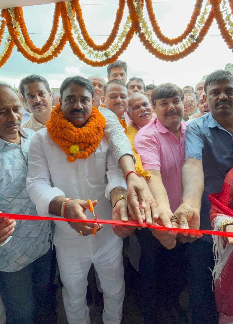 विधायक ने आंगनबाड़ी केंद्र भवन का किया उदघाटन