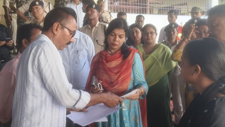 hajipur. आठ प्रखंडों में हुए उपचुनाव में 44.97 प्रतिशत मतदाताओं ने डाले वोट