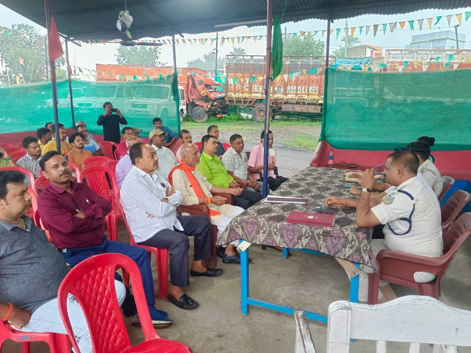 हंसडीहा में शांति समिति की बैठक, रूट डायवर्जन व दुकानदारों को निर्देश