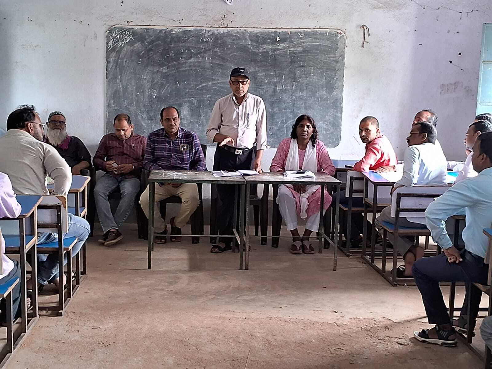 मध्याह्न भोजन का नियमित रूप से करें संचालन : बीइइओ