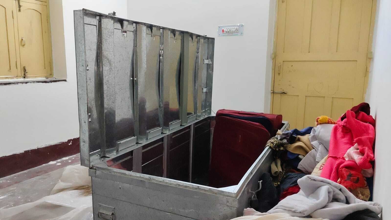 रसिकपुर के बंद घर से लाखों के जेवरात व नगदी की चोरी