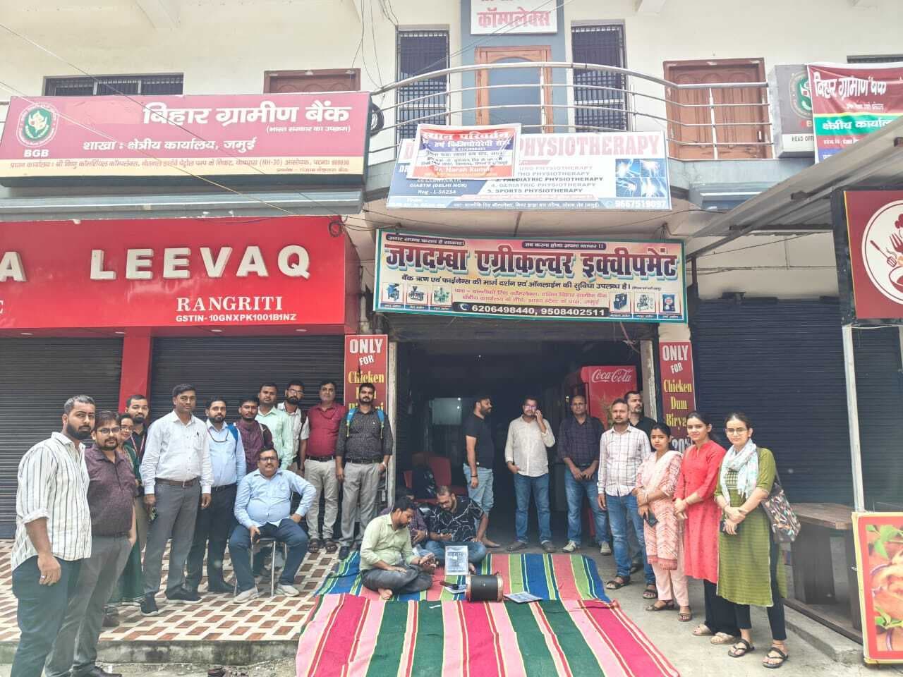 ग्रामीण बैंक कर्मियों रहे हड़ताल पर