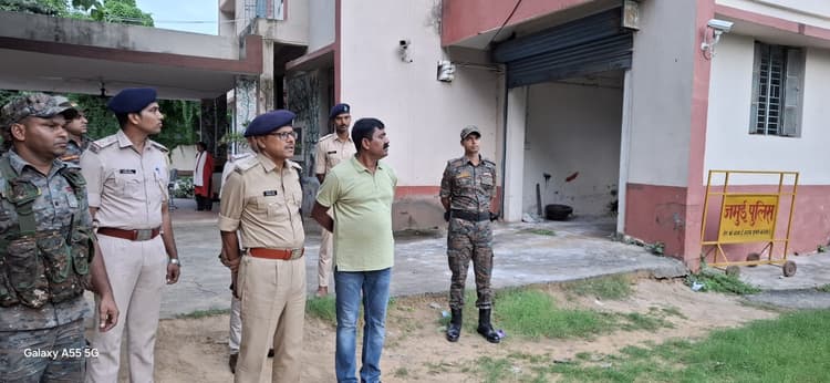 एसपी ने गिद्धौर थाना का किया निरीक्षण