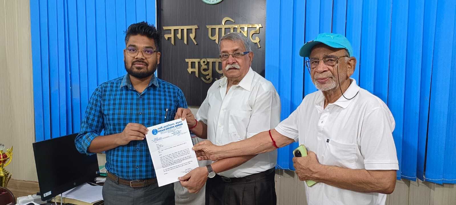 मधुपुर के संस्थापक मोतीलाल मित्रा की प्रतिमा लगाने की मांग