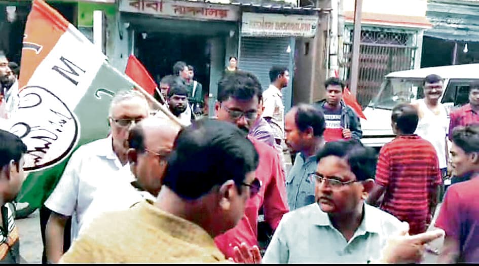 जामुड़िया में हड़ताल के समर्थन में उतरे वामपंथी, तृणमूलियों से हुई झड़प