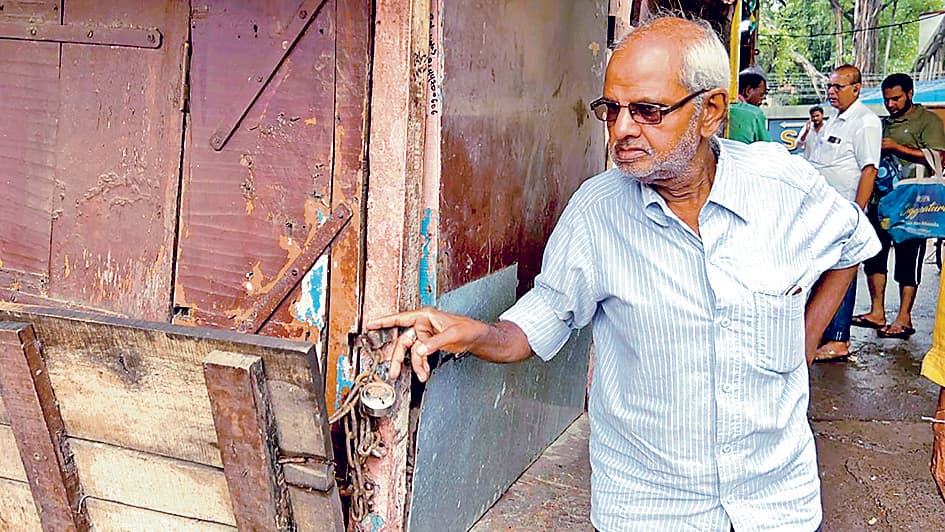 रानीगंज : पान गुमटी से हजारों का माल व नकदी की चोरी