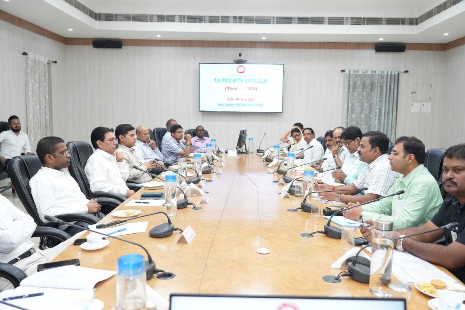 सीएलडब्ल्यू में स्थायी वार्ता संस्थान की हुई बैठक