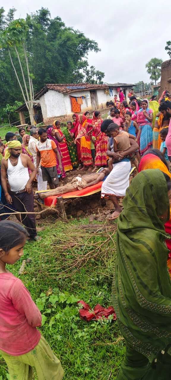 मिट्टी घर का पुराना दीवाल ढहा, मलवा में दबकर वृद्ध की मौत