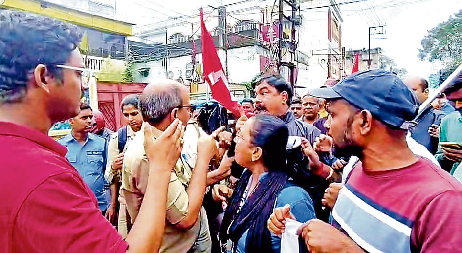 रानीगंज में हड़ताल के समर्थन में उतरे श्रमिक और किसान, चार वामपंथी हुए अरेस्ट, फिर छूटे