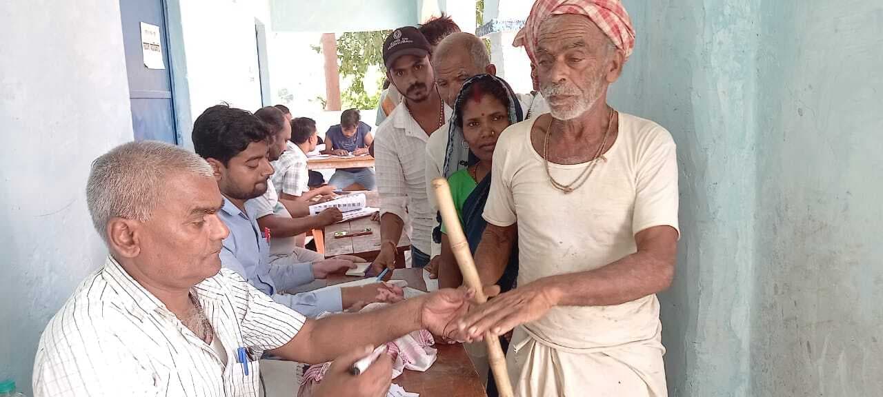 Madhubani News : पाली पंचायत में सरपंच पद व नवकरही में वार्ड सदस्य पद के लिये 15 बूथों पर शांतिपूर्ण मतदान संपन्न