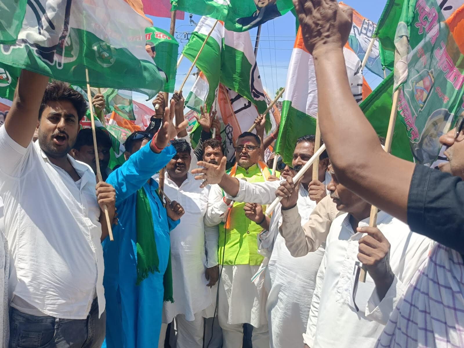 Madhubani News : मधेपुर में चक्का जाम का रहा असरदार