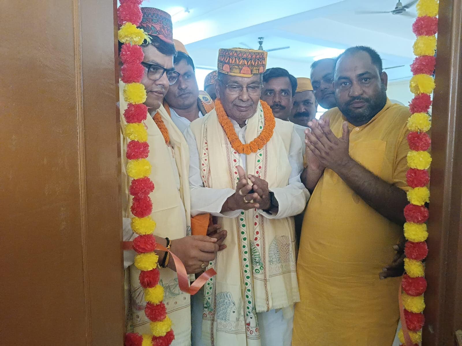 Madhubani News : सांसद ने बीस सूत्री कार्यालय का किया उद्घाटन