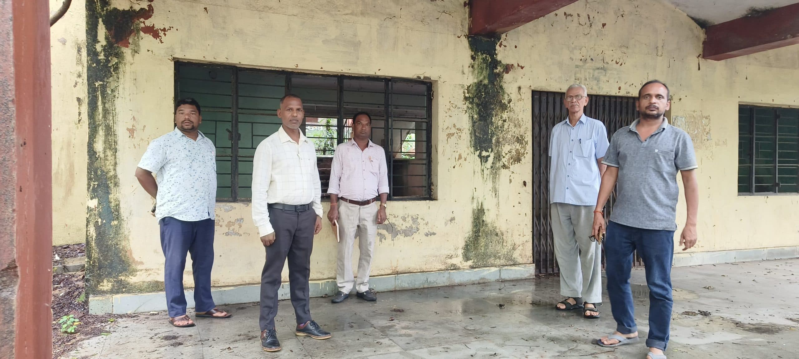 Seraikela Kharsawan News : कॉलेज का छात्रावास रहने लायक नहीं