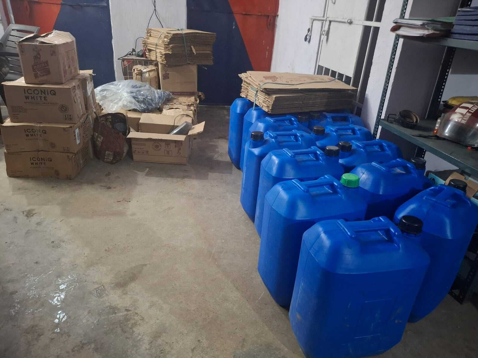 Bokaro News : चीरा चास : नकली विदेशी शराब बनाने की फैक्ट्री का भंडाफोड़