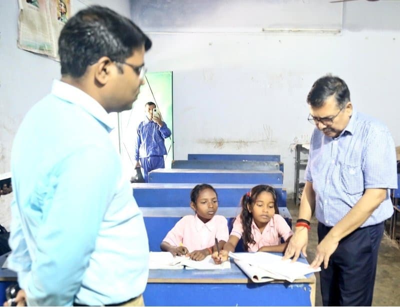 Bokaro News : शिक्षा का उद्देश्य केवल परीक्षा पास करना नहीं, बल्कि एक बेहतर नागरिक बनना : डीसी