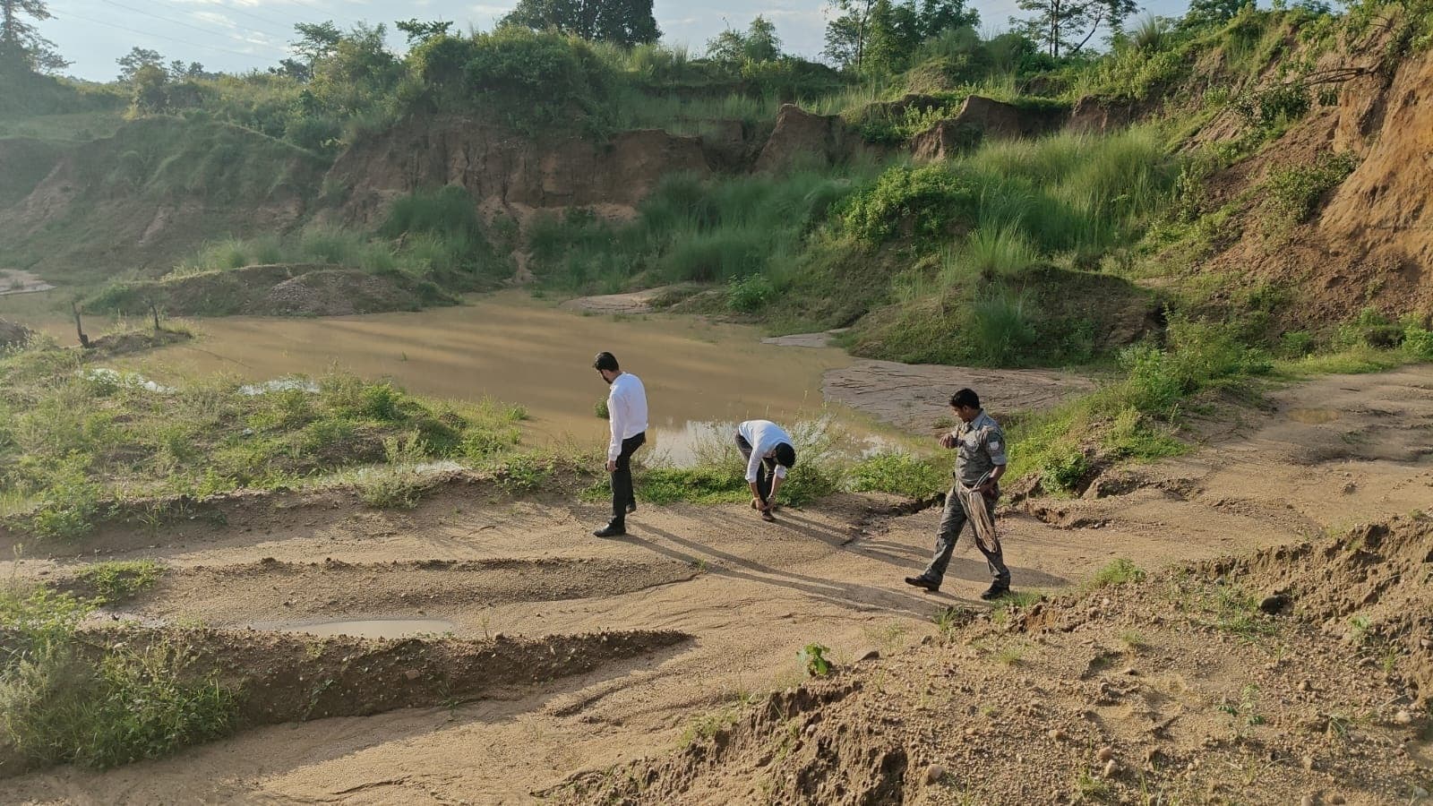 Bokaro News : 2.68 लाख घन फीट बालू उत्खनन व 2.01 लाख घन फीट मिट्टी खनन का साक्ष्य मिला