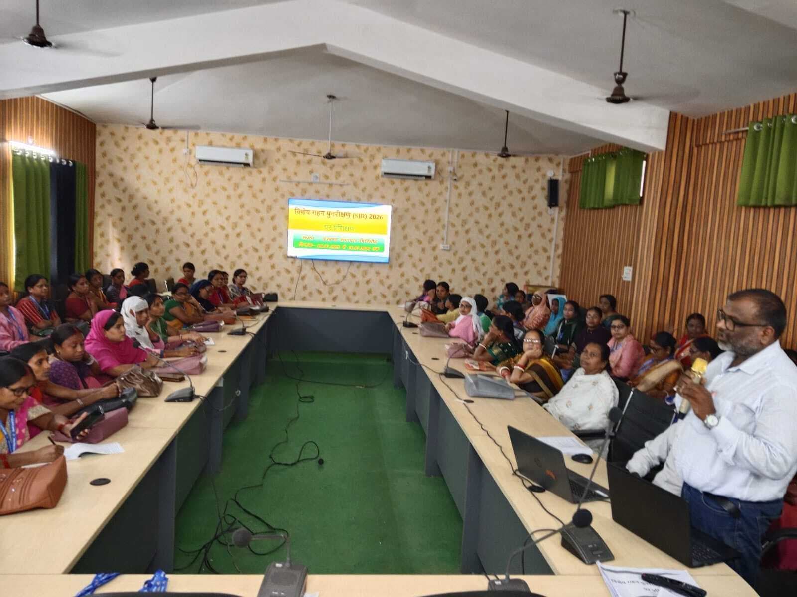 Giridih News :मतदाता सूची पुनरीक्षण को ले प्रशिक्षण