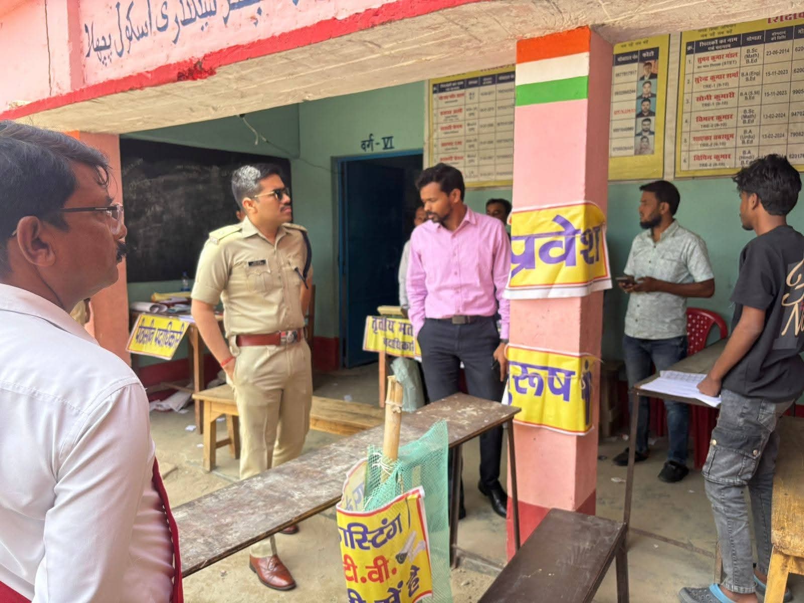डीएम-एसपी ने मतदान केंद्र का किया निरीक्षण