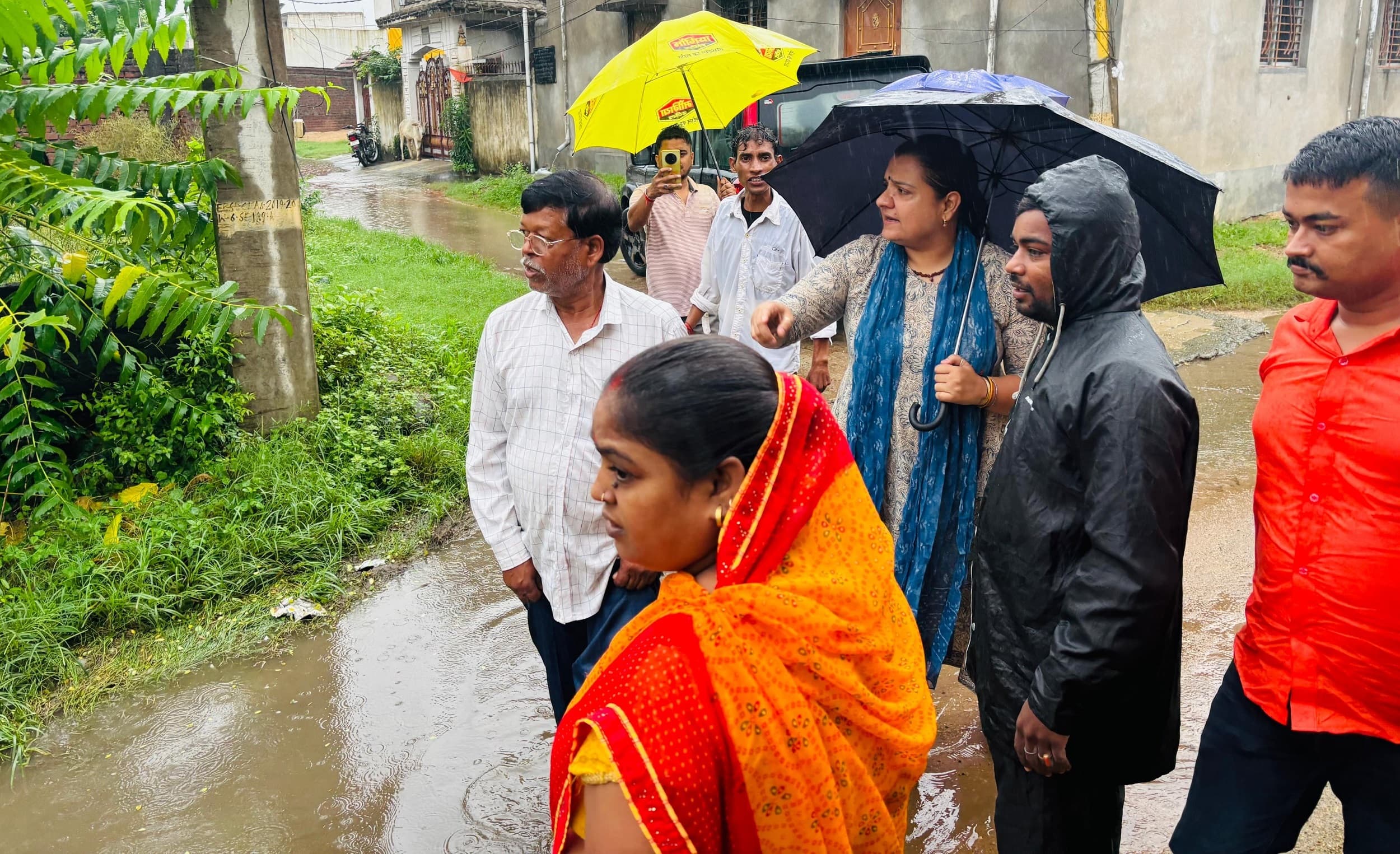 Bokaro News : विधायक श्वेता सिंह ने किया क्षेत्र का भ्रमण, जाना हाल