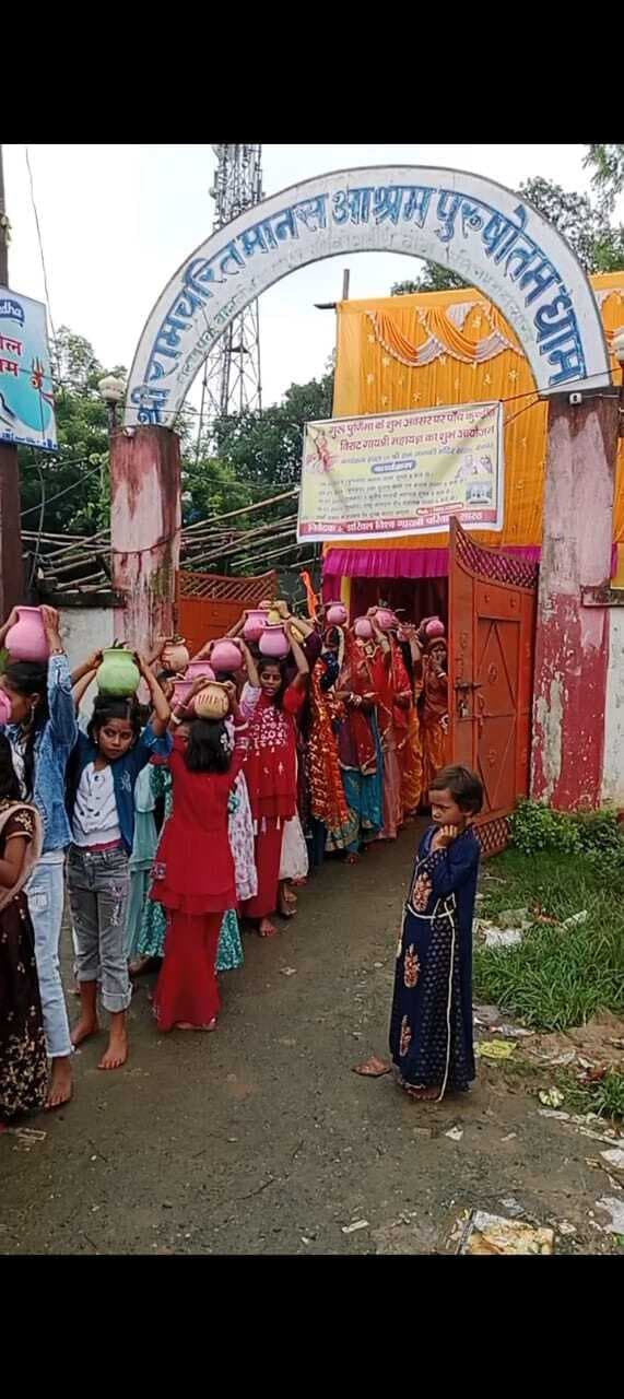 पांच कुंडीय गायत्री महायज्ञ के लिए निकाली गयी कलश यात्रा