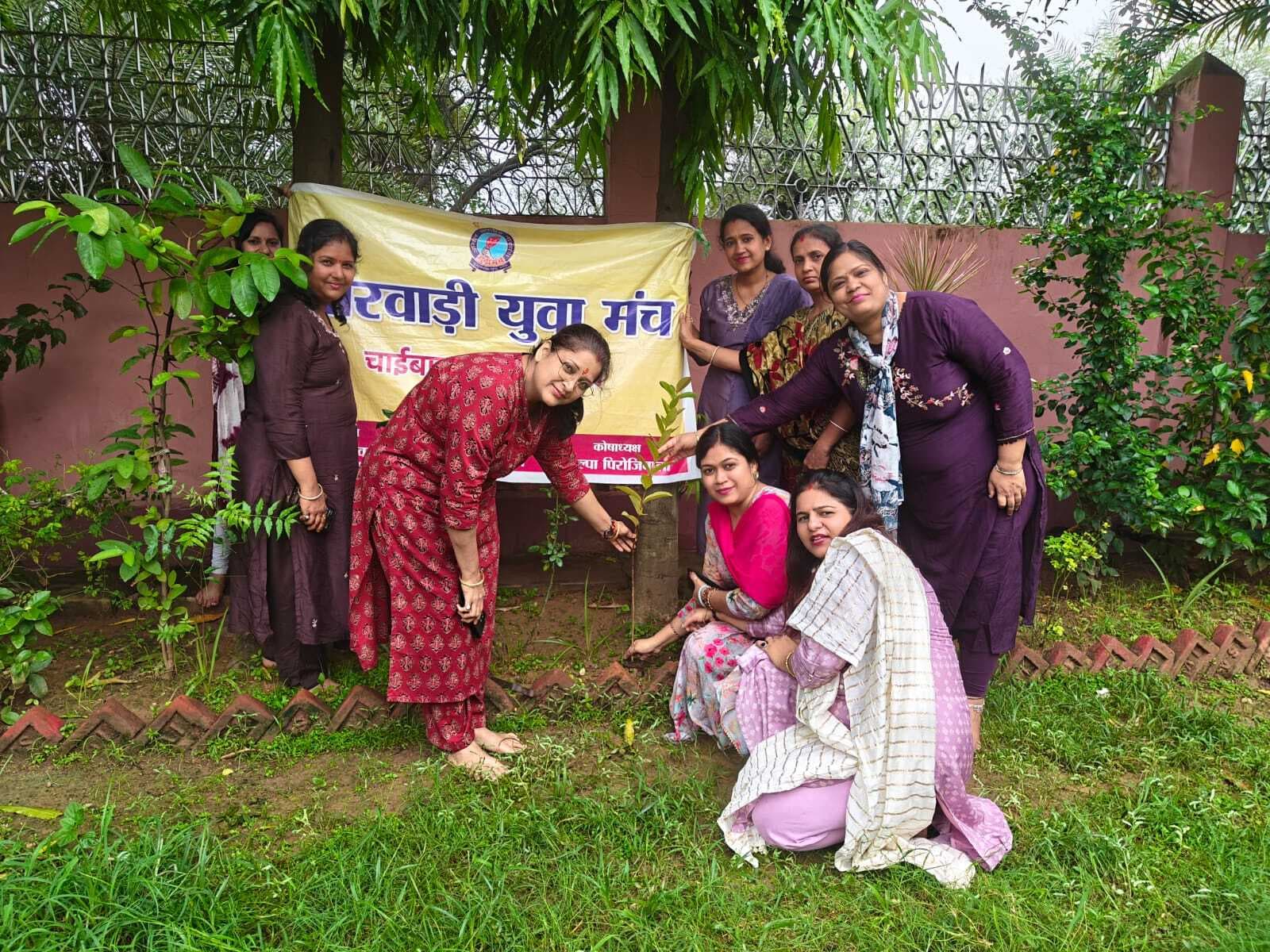 Chaibasa News : प्रकृति से नाता जोड़ हरियाली का संदेश दिया