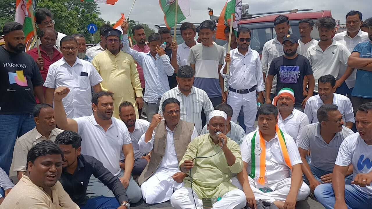 बिहार बंद का किशनगंज दिखा व्यापक असर, एनएच 27 रहा घंटों जाम