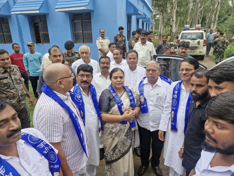 कांग्रेस प्रभारी के राजू व मंत्री दीपिका ने छात्रों से की बातचीत, समस्याओं के समाधान का दिया भरोसा