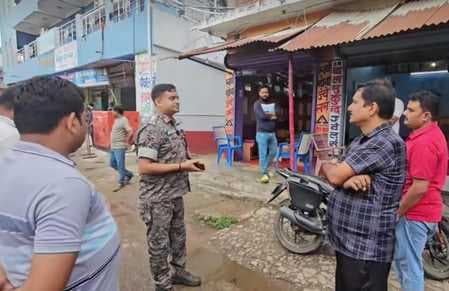 महागामा में ज्वेलरी दुकानों और माइक्रो फाइनेंस ऑफिस का एसडीपीओ ने किया औचक निरीक्षण