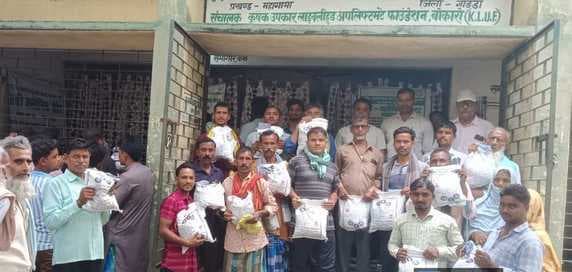 350 किसानों के बीच अरहर व उड़द बीज का वितरण