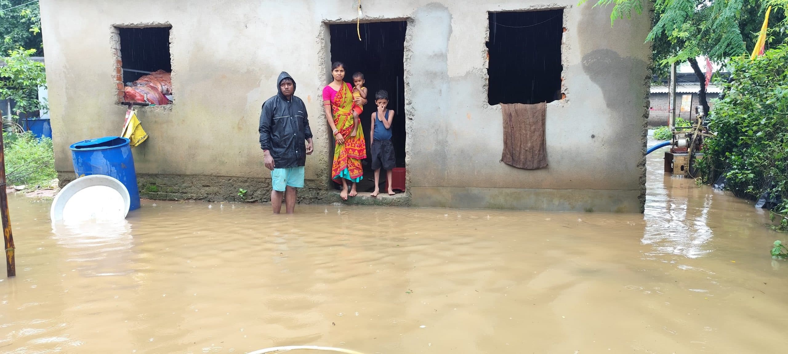 East Singhbhum News : भालुकखुलिया बस्ती जलमग्न, घरों में घुसा पानी