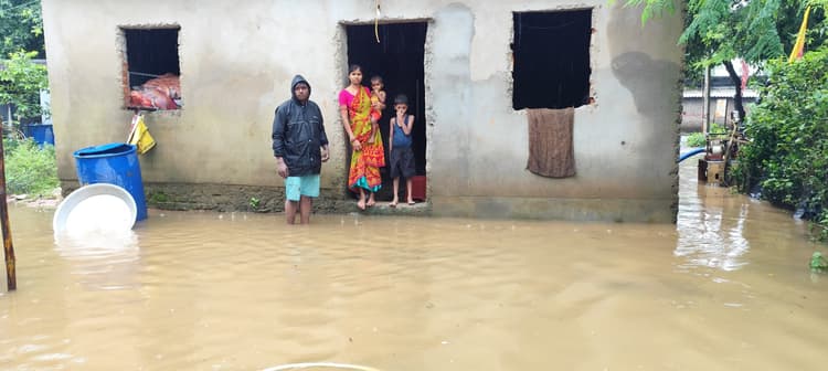 East Singhbhum News : भालुकखुलिया बस्ती जलमग्न, घरों में घुसा पानी
