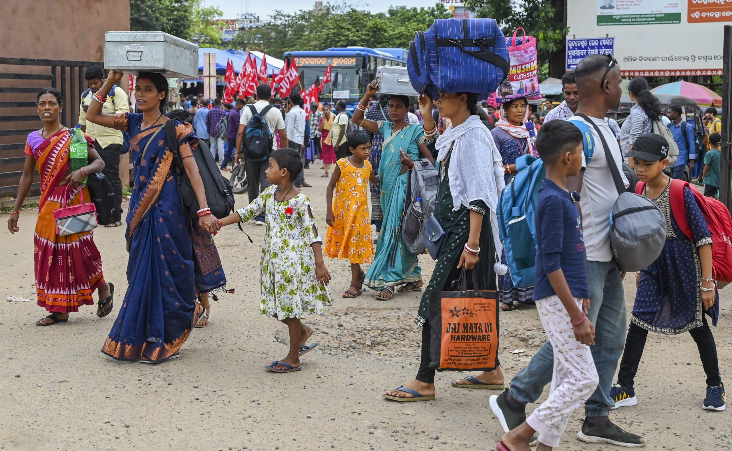 Bhubaneswar News: भारत बंद का ओडिशा में परिवहन क्षेत्र पर दिखा व्यापक असर, बस स्टैंड में फंसे रहे यात्री