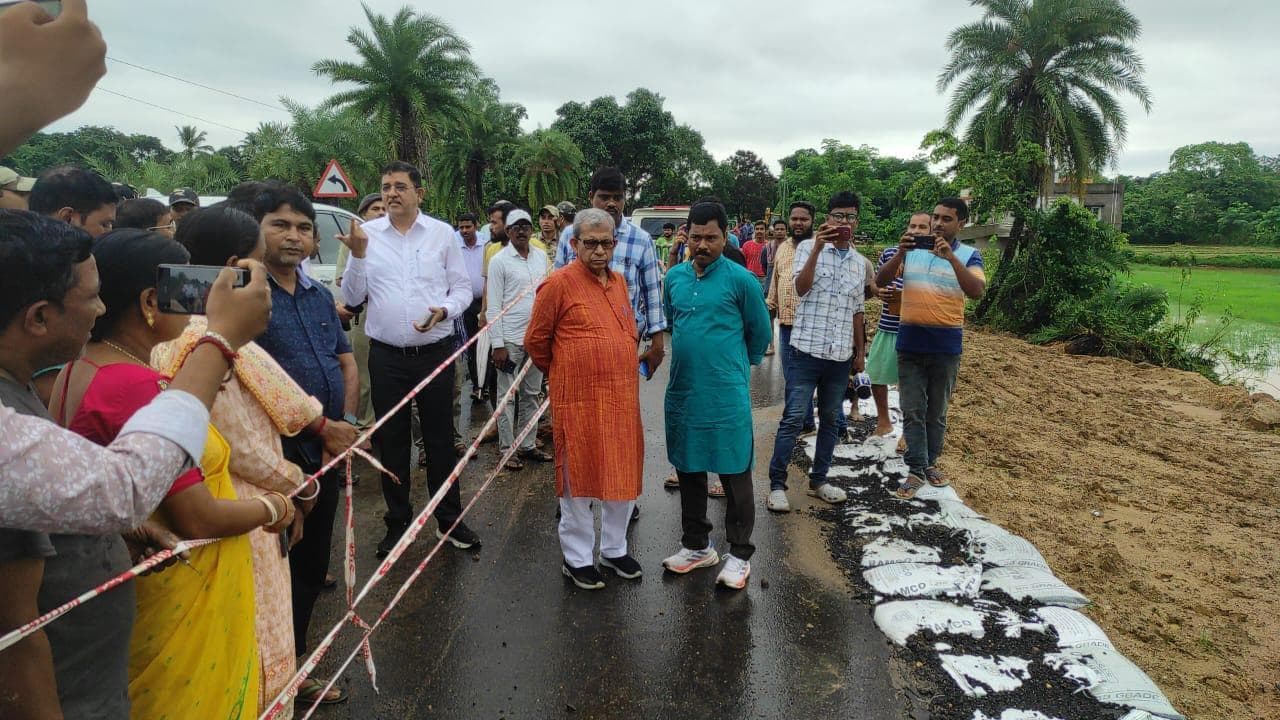 East Singhbhum News : ओडिशा व झारखंड सरकार नहीं कर रही सहयोग, बंगाल में आफत