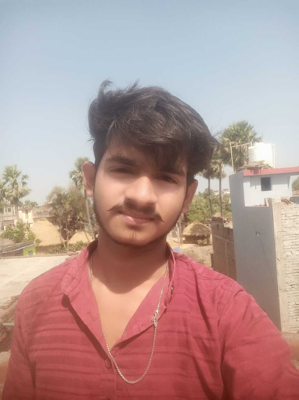 दोस्तों के साथ नहाने गया छात्र नदी में डूबा, लापता