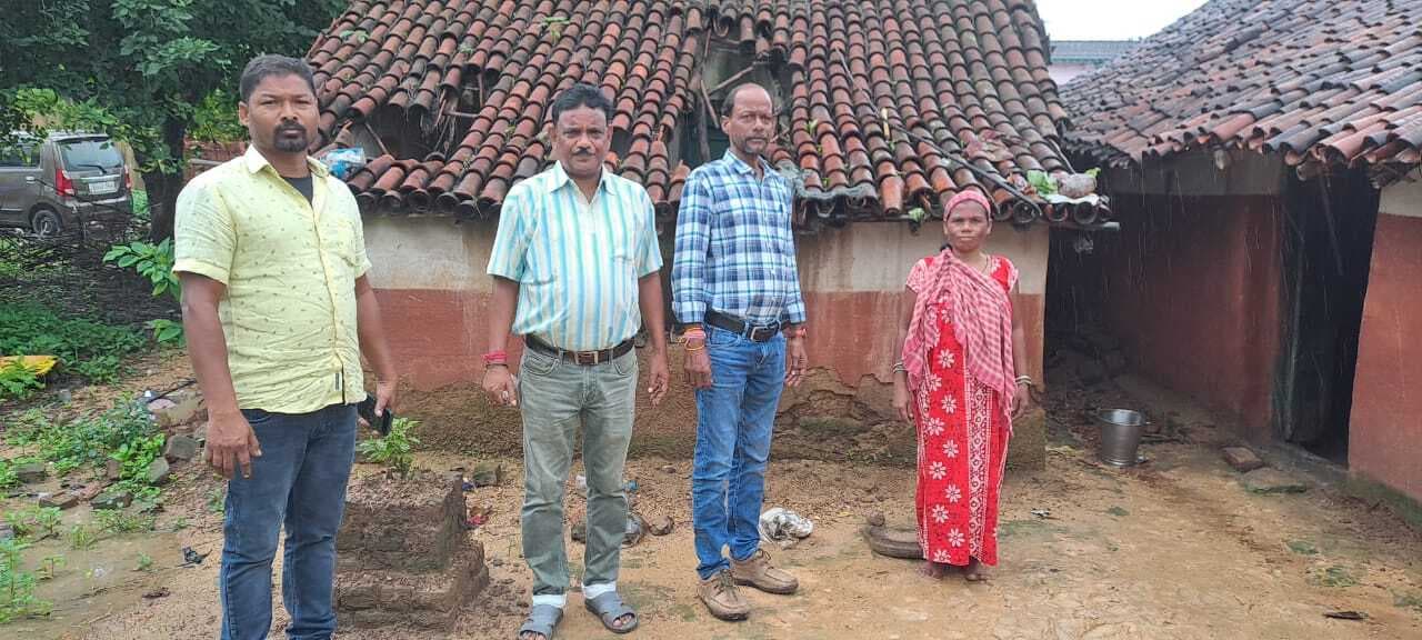 East Singhbhum News : पोटका में बारिश से 12 घर ढहे