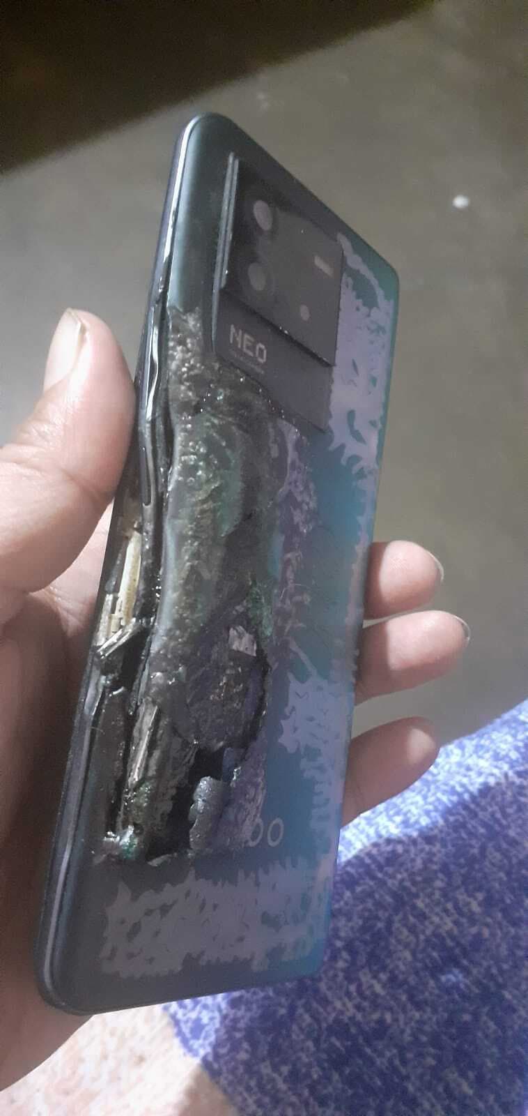 Jamshedpur News : बेड पर रखा मोबाइल फटा, बाल-बाल बचे टाटा स्टील के ठेका कर्मी