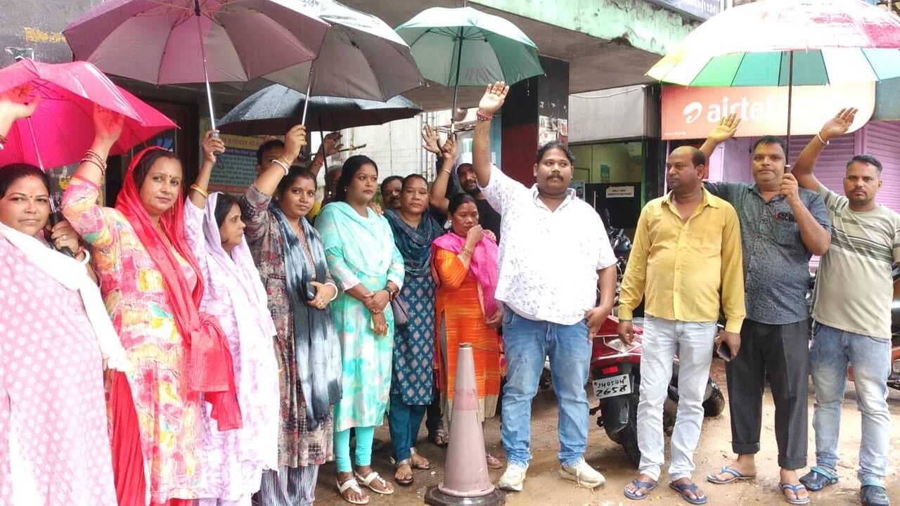 Jamshedpur News : करंट लगने से युवक की मौत, बस्तीवासियों ने जीएम कार्यालय का किया घेराव