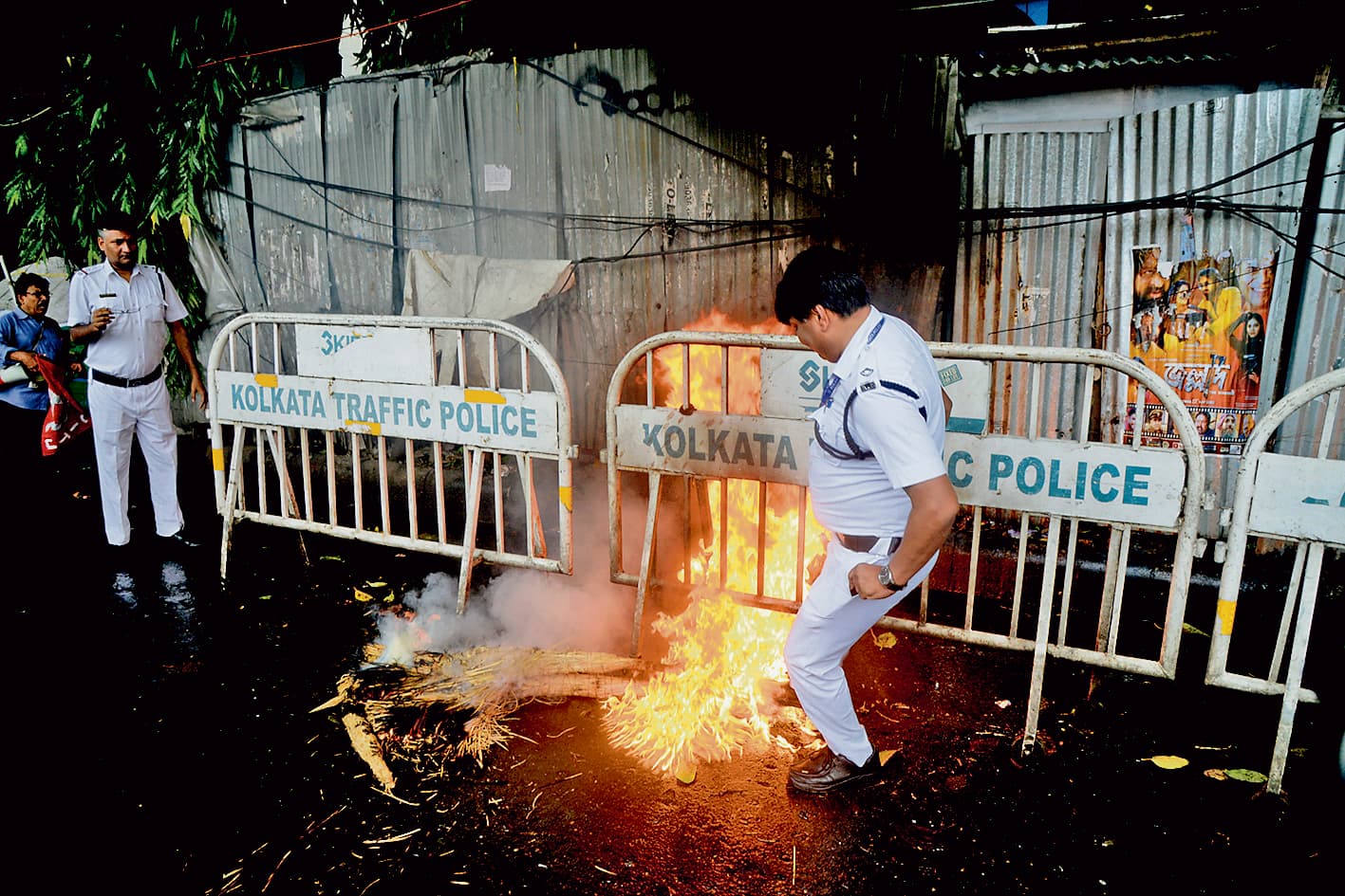 बंगाल में हड़ताल के दौरान कई जगह हंगामा, 41 अरेस्ट