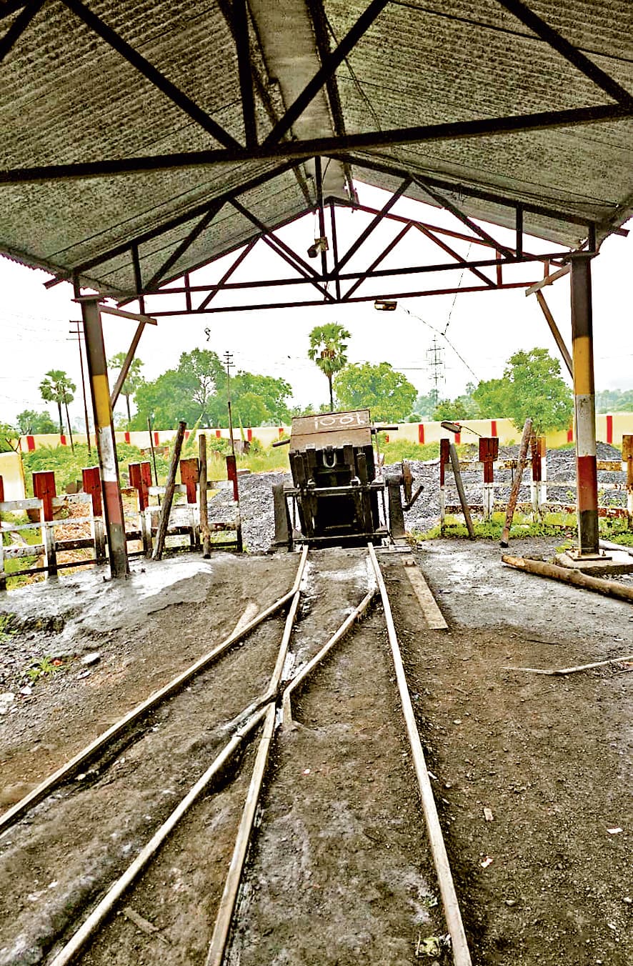 Dhanbad News: इसीएल मुगमा एरिया में हड़ताल असरदार, उत्पादन बाधित