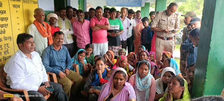 Dhanbad News: सेविका चयन को लेकर हंगामा, प्रक्रिया रद्द