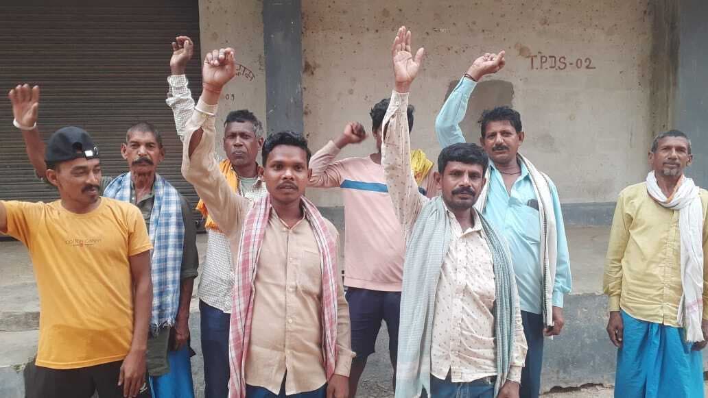 मांगों को लेकर मजदूरों ने किया प्रदर्शन