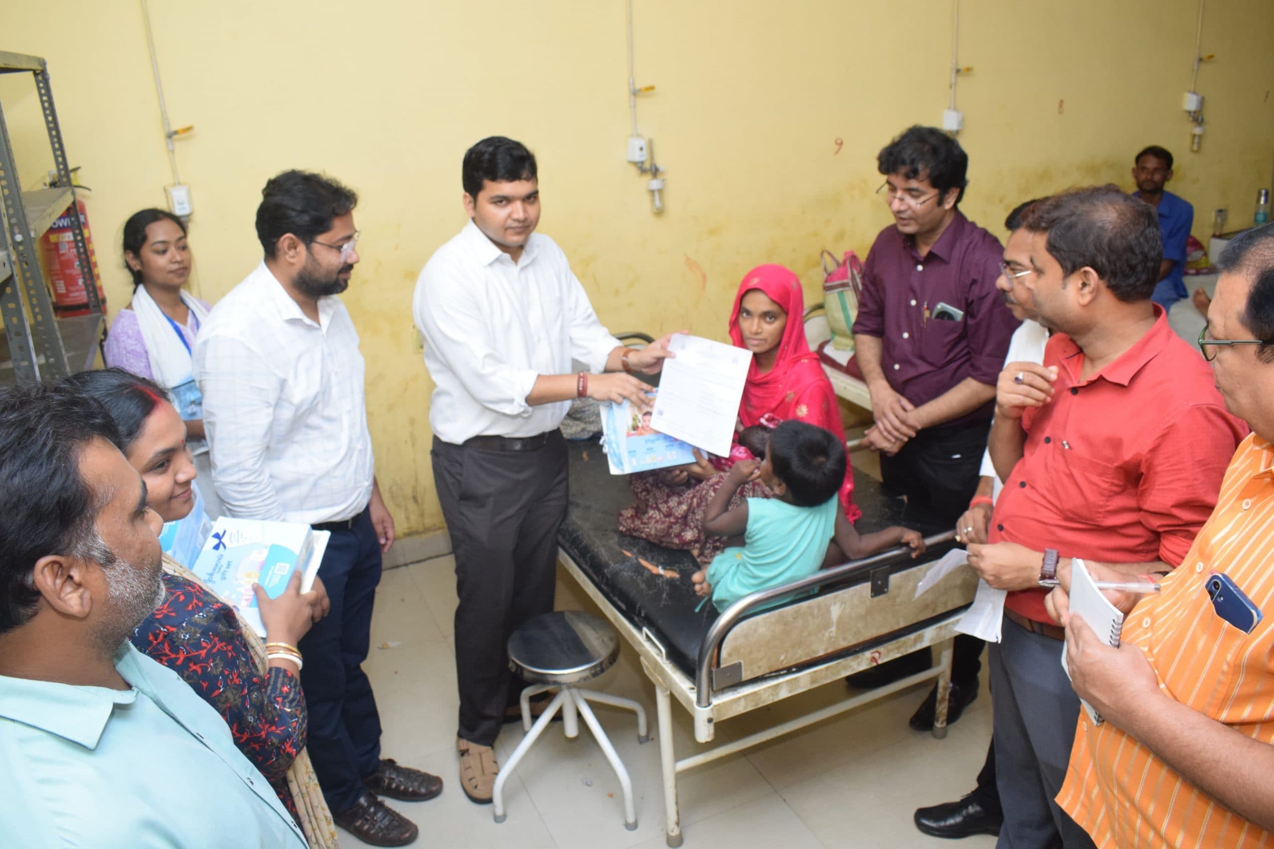 डीसी ने सदर अस्पताल में बेबी किट का किया वितरण