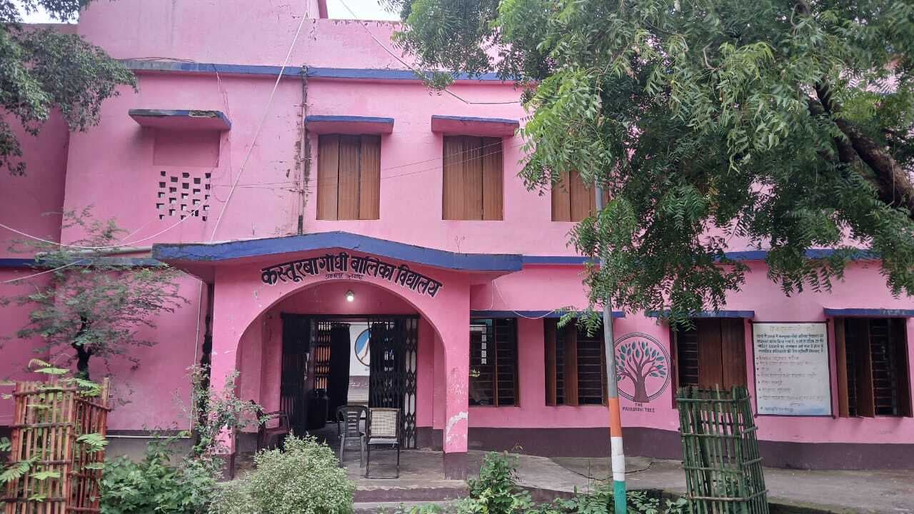 सड़क दुर्घटना में घायल वार्डन की इलाज के दौरान मौत