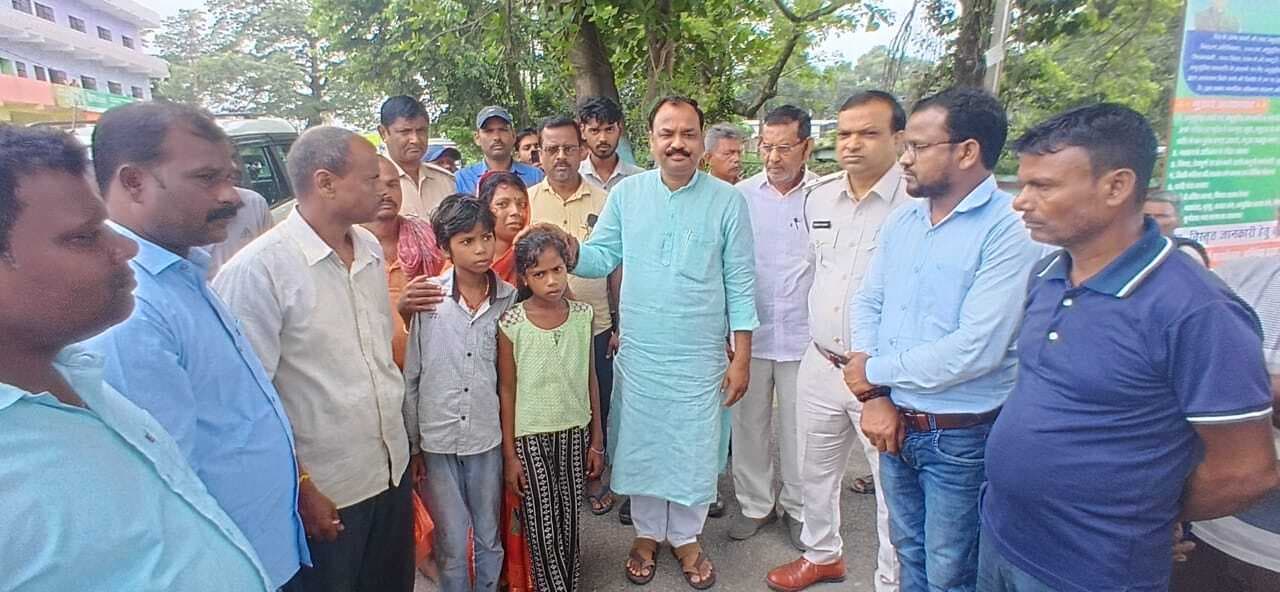 हादसे में अपनों को खो चुके परिवारों के साथ हम खड़े हैं : विधायक