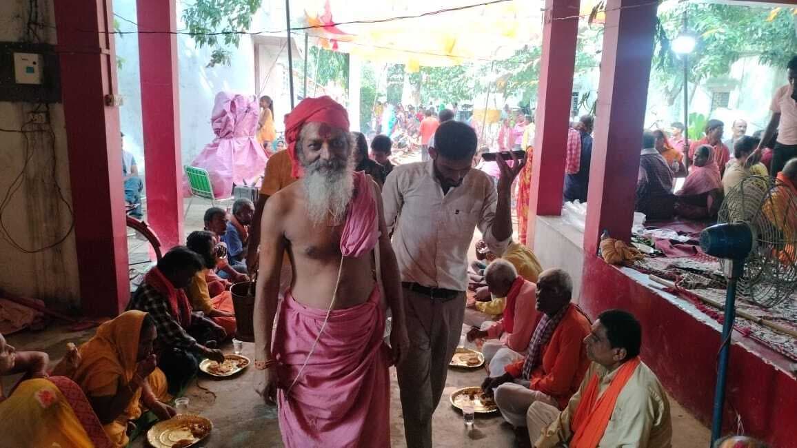 गुरु पूर्णिमा पर इटवा पुल शिव मंदिर में अखंड अष्टयाम व भंडारे का हुआ आयोजन